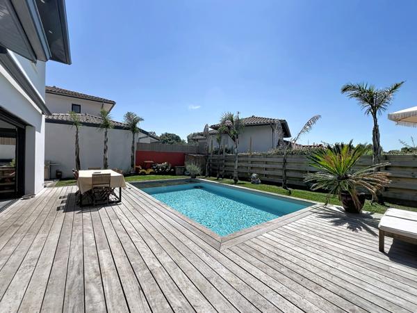 Maison
         4 pièces
        - 108 m² 640 000 € *