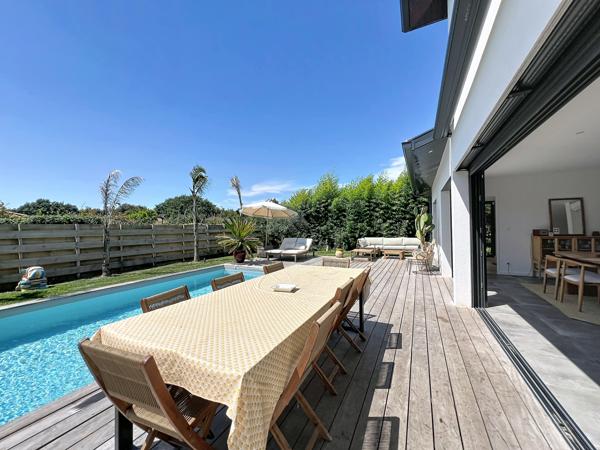 Maison
         4 pièces
        - 108 m² 640 000 € *