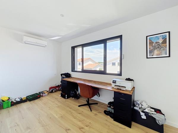 Maison
         4 pièces
        - 108 m² 640 000 € *