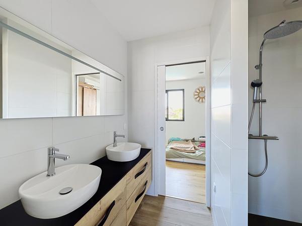 Maison
         4 pièces
        - 108 m² 640 000 € *