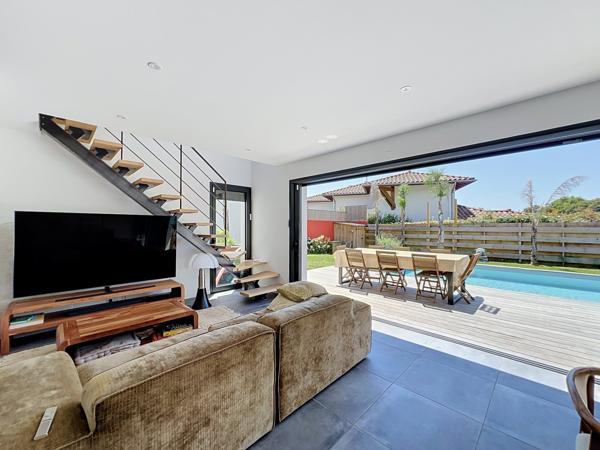 Maison
         4 pièces
        - 108 m² 640 000 € *