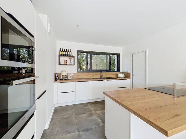 Maison
         4 pièces
        - 108 m² 640 000 € *