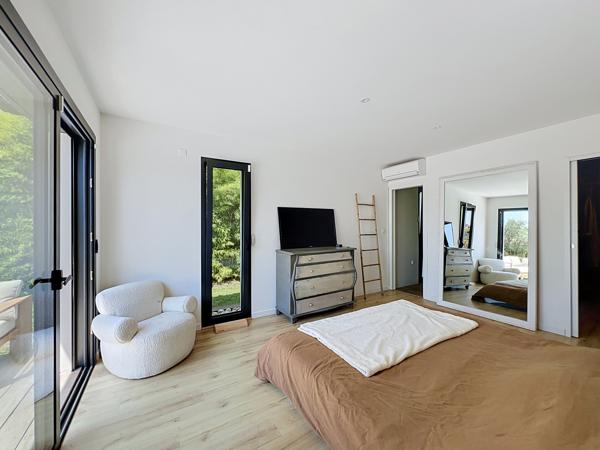 Maison
         4 pièces
        - 108 m² 640 000 € *