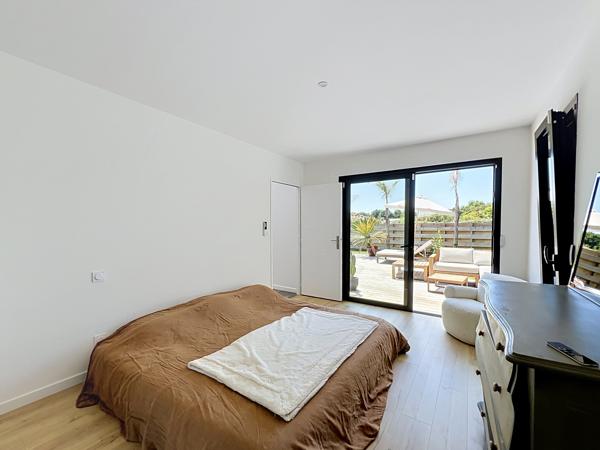 Maison
         4 pièces
        - 108 m² 640 000 € *