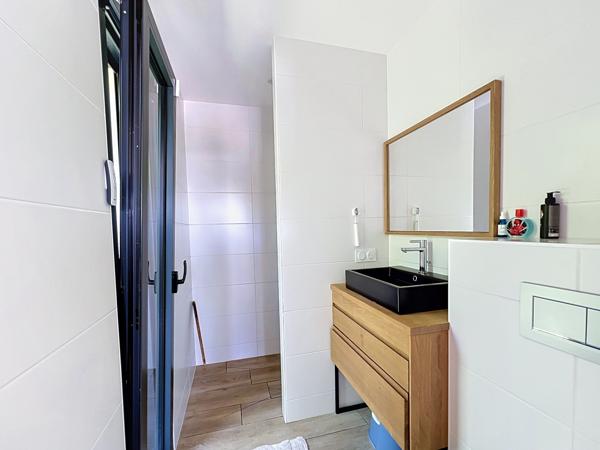 Maison
         4 pièces
        - 108 m² 640 000 € *