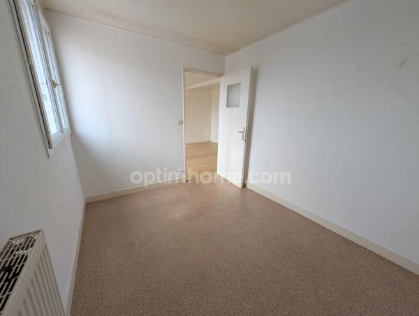 Ajustement de prix ! EXCLUSITÉ LE HAVRE A vendre Appartement avec trois chambres, cave et parking sécurisé !