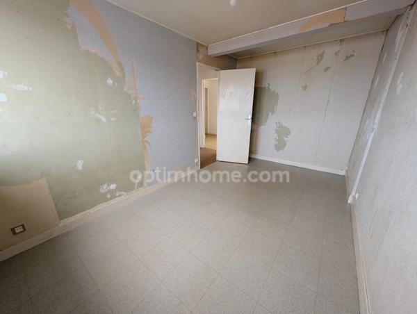 Ajustement de prix ! EXCLUSITÉ LE HAVRE A vendre Appartement avec trois chambres, cave et parking sécurisé !