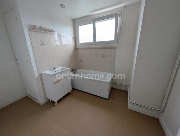 Ajustement de prix ! EXCLUSITÉ LE HAVRE A vendre Appartement avec trois chambres, cave et parking sécurisé !