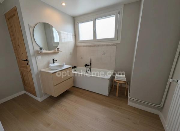 Ajustement de prix ! EXCLUSITÉ LE HAVRE A vendre Appartement avec trois chambres, cave et parking sécurisé !