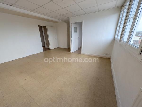 Ajustement de prix ! EXCLUSITÉ LE HAVRE A vendre Appartement avec trois chambres, cave et parking sécurisé !