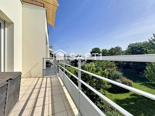 Appartement T4 de 96 m² avec terrasse, garage et parking dans résidence recherchée