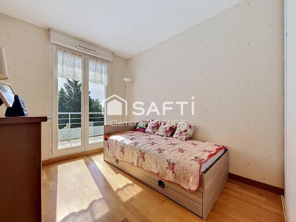 Appartement T4 de 96 m² avec terrasse, garage et parking dans résidence recherchée