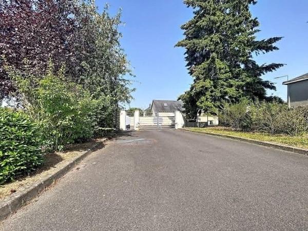 Appartement T4 de 96 m² avec terrasse, garage et parking dans résidence recherchée