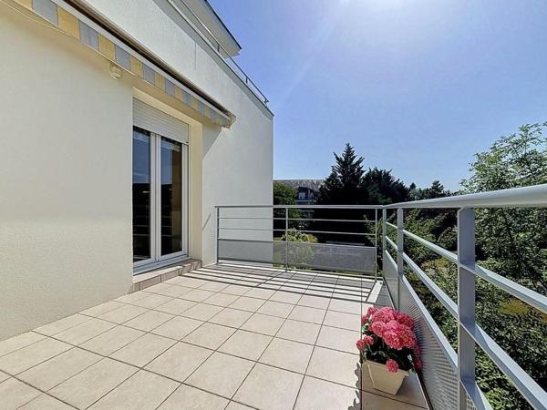 Appartement T4 de 96 m² avec terrasse, garage et parking dans résidence recherchée