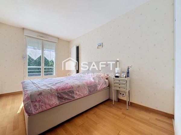 Appartement T4 de 96 m² avec terrasse, garage et parking dans résidence recherchée