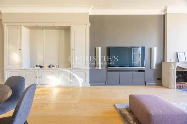 Bordeaux  – Place de la Comédie – appartement avec terrasse et ascenseur