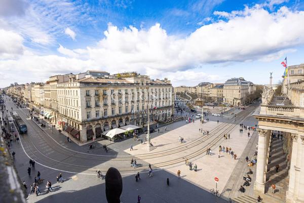 Bordeaux  – Place de la Comédie – appartement avec terrasse et ascenseur
