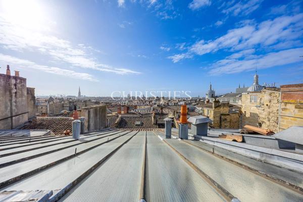 Bordeaux  – Place de la Comédie – appartement avec terrasse et ascenseur