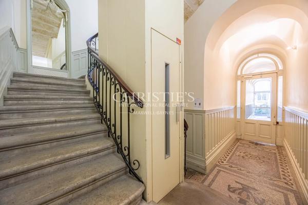 Bordeaux  – Place de la Comédie – appartement avec terrasse et ascenseur