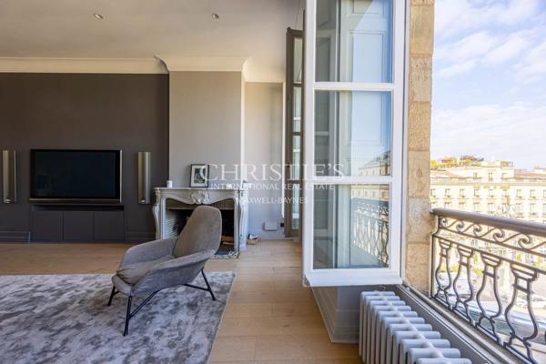 Bordeaux  – Place de la Comédie – appartement avec terrasse et ascenseur