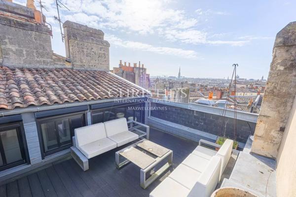 Bordeaux  – Place de la Comédie – appartement avec terrasse et ascenseur