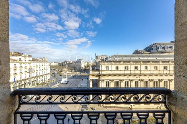 Bordeaux  – Place de la Comédie – appartement avec terrasse et ascenseur