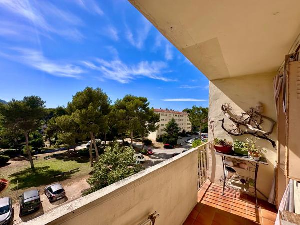 MARSEILLE 9ᵉ – T3 de 60 m² avec terrasse, loggia et cave – Résidence Beauvalon Pinède.