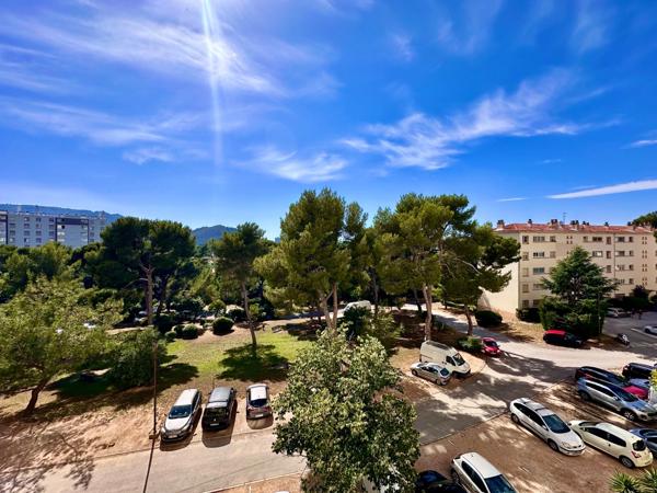 MARSEILLE 9ᵉ – T3 de 60 m² avec terrasse, loggia et cave – Résidence Beauvalon Pinède.