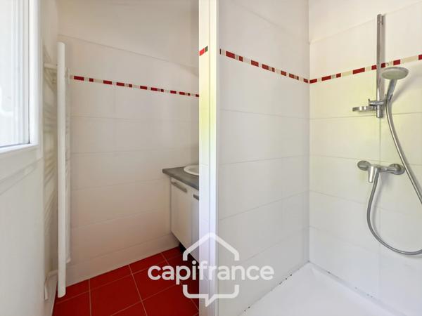 Maison récente 3 chambres avec suite parentale, garage et jardin de 841 m² aux portes d’Agen