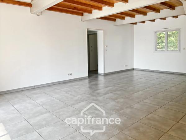 Maison récente 3 chambres avec suite parentale, garage et jardin de 841 m² aux portes d’Agen