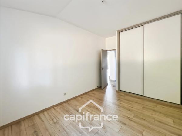 Maison récente 3 chambres avec suite parentale, garage et jardin de 841 m² aux portes d’Agen