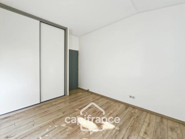 Maison récente 3 chambres avec suite parentale, garage et jardin de 841 m² aux portes d’Agen