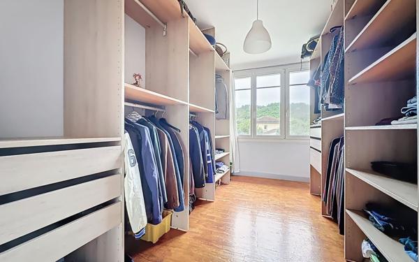 Maison à vendre    6 pièces • 217 m2 Cébazat