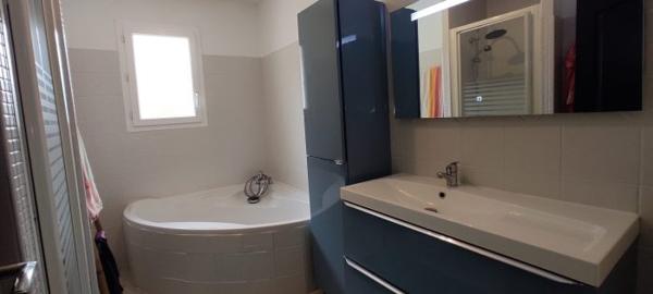CONTEMPORAINE AVEC PISCINE