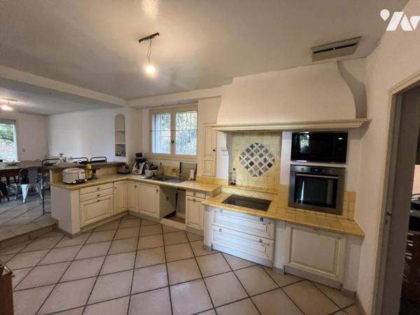 AU SUD DE MONTELIMAR, VILLA F6 D'ENV. 188 M2 