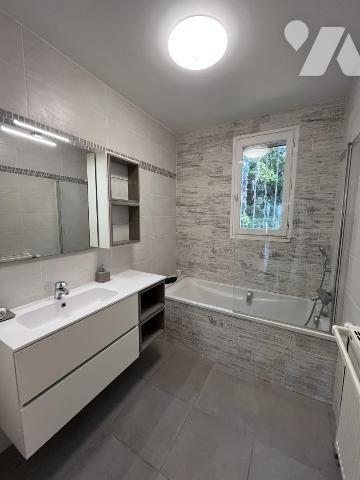 AU SUD DE MONTELIMAR, VILLA F6 D'ENV. 188 M2 