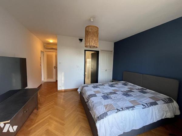 AU SUD DE MONTELIMAR, VILLA F6 D'ENV. 188 M2 