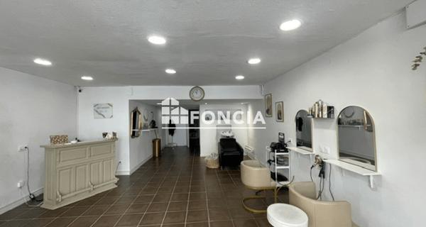 Location Local commercial 60.99 m² - Saint-étienne 42000