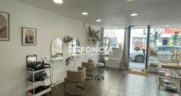 Location Local commercial 60.99 m² - Saint-étienne 42000