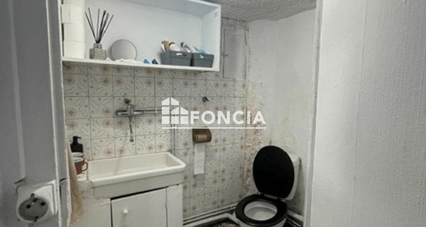 Location Local commercial 60.99 m² - Saint-étienne 42000