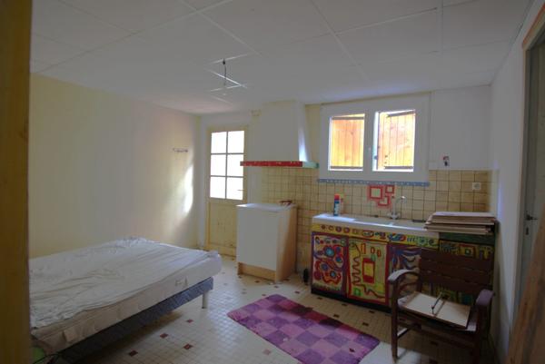 A vendre : Local/Entrepôt de 220 m2 plus une maison de 90m2 TERRASSON LA VILLEDIEU (24)