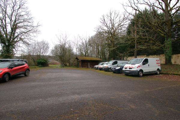 A vendre : Local/Entrepôt de 220 m2 plus une maison de 90m2 TERRASSON LA VILLEDIEU (24)