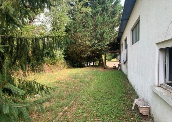 A vendre : Local/Entrepôt de 220 m2 plus une maison de 90m2 TERRASSON LA VILLEDIEU (24)