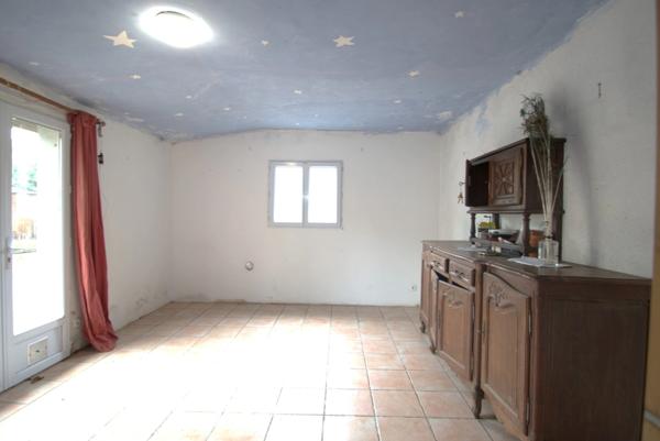 A vendre : Local/Entrepôt de 220 m2 plus une maison de 90m2 TERRASSON LA VILLEDIEU (24)