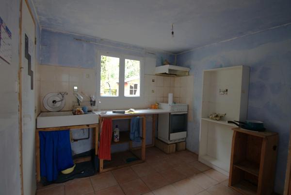 A vendre : Local/Entrepôt de 220 m2 plus une maison de 90m2 TERRASSON LA VILLEDIEU (24)