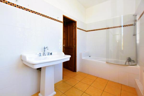 Carcassonne quartier Pasteur, 170m, 5 chambres, jardin,dépendances, garage