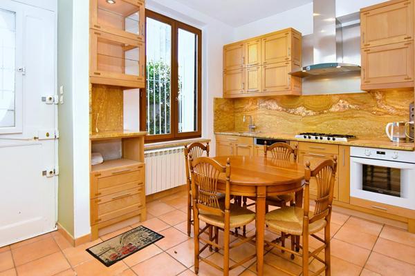 Carcassonne quartier Pasteur, 170m, 5 chambres, jardin,dépendances, garage