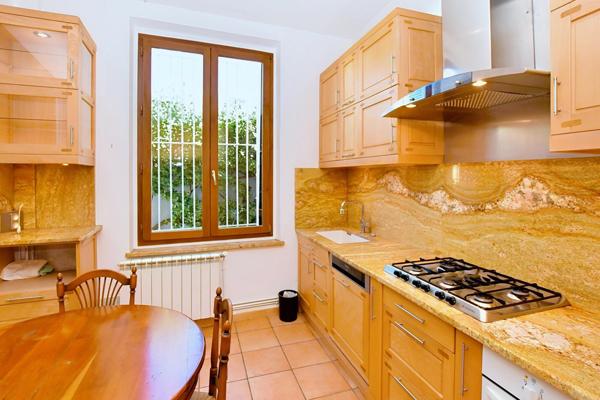 Carcassonne quartier Pasteur, 170m, 5 chambres, jardin,dépendances, garage