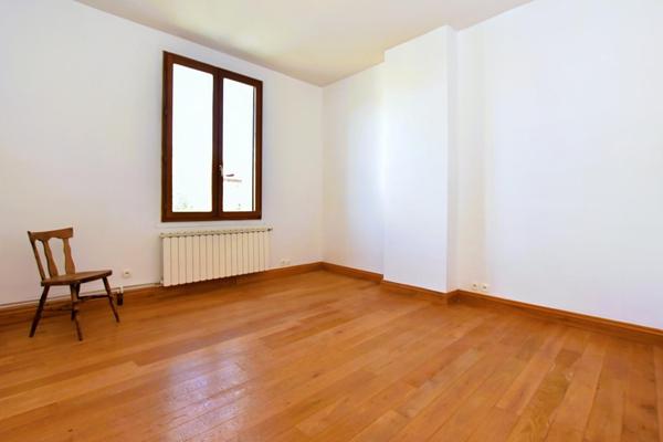 Carcassonne quartier Pasteur, 170m, 5 chambres, jardin,dépendances, garage