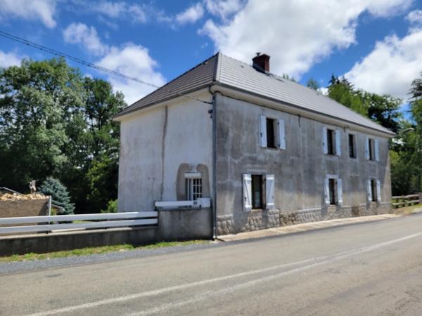 Maison entièrment rénovée sur terrain clos et arboré